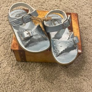 Footmates Ariel size 5. NWT.